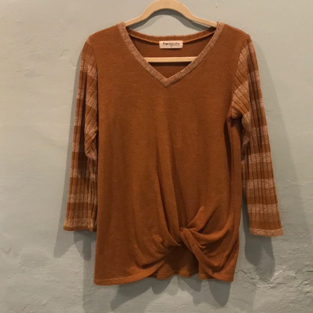 Striped sleeve light sweater